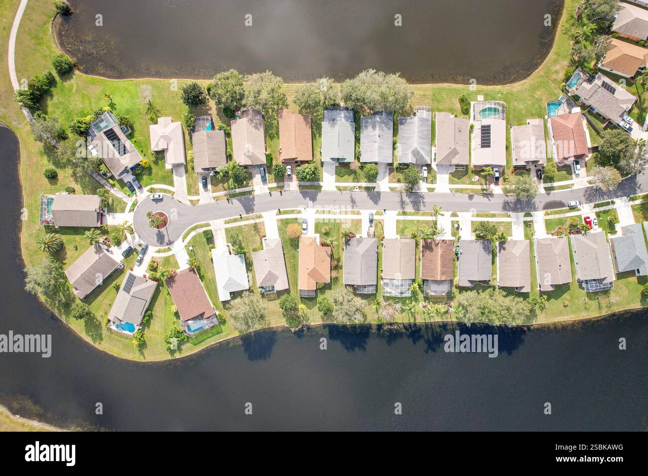 Vista dall'alto delle nuove case in un quartiere pianificato nel sud della Florida Foto Stock