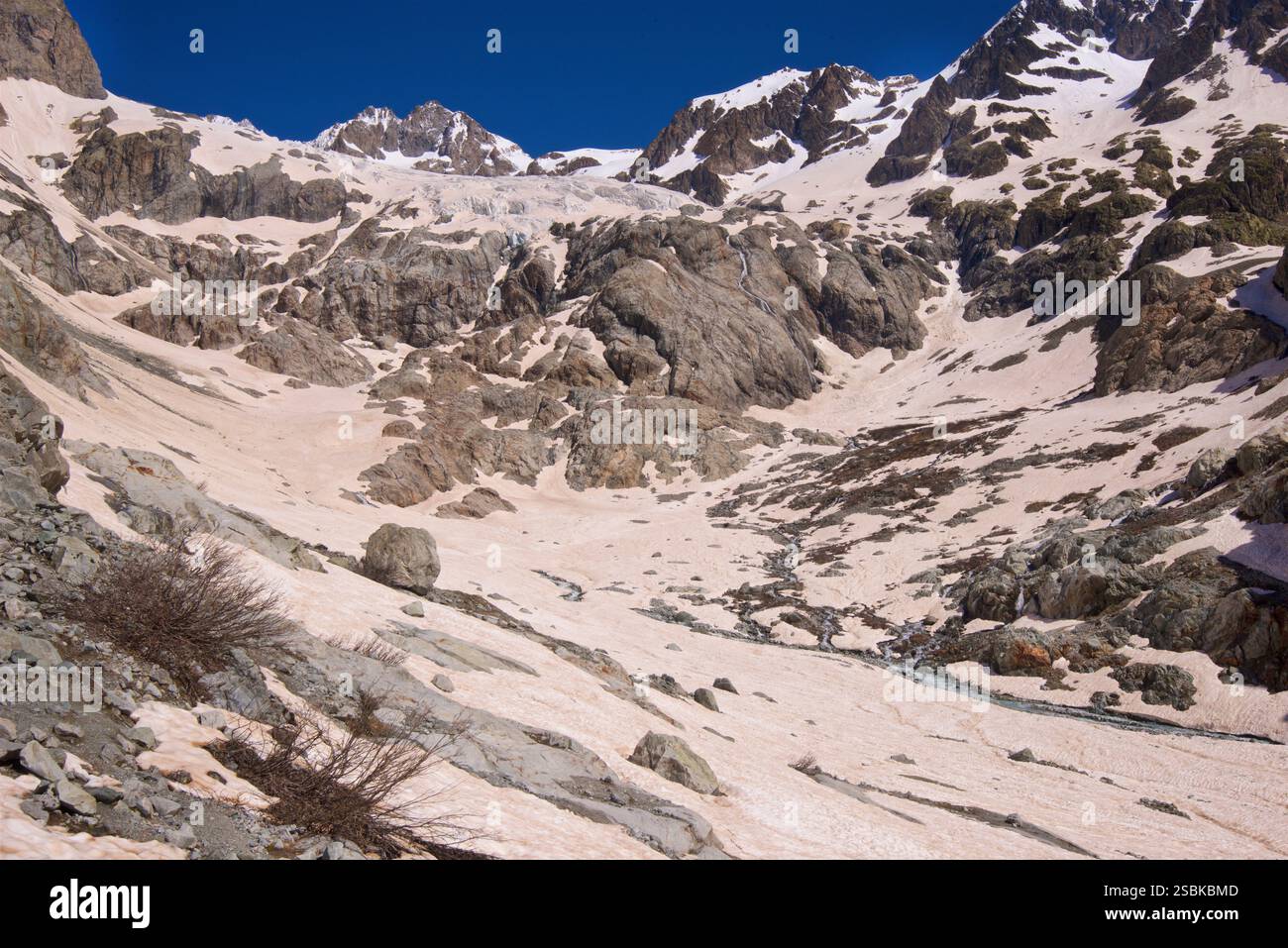 Escursioni nelle Hautes Alpes, nel Parco Nazionale di Ecrins, a Pelvoux. Escursione dalla San Pierre Valley e Pre de Madame Carles al Glacier Blanc. Le Alpi, la Francia. Foto Stock