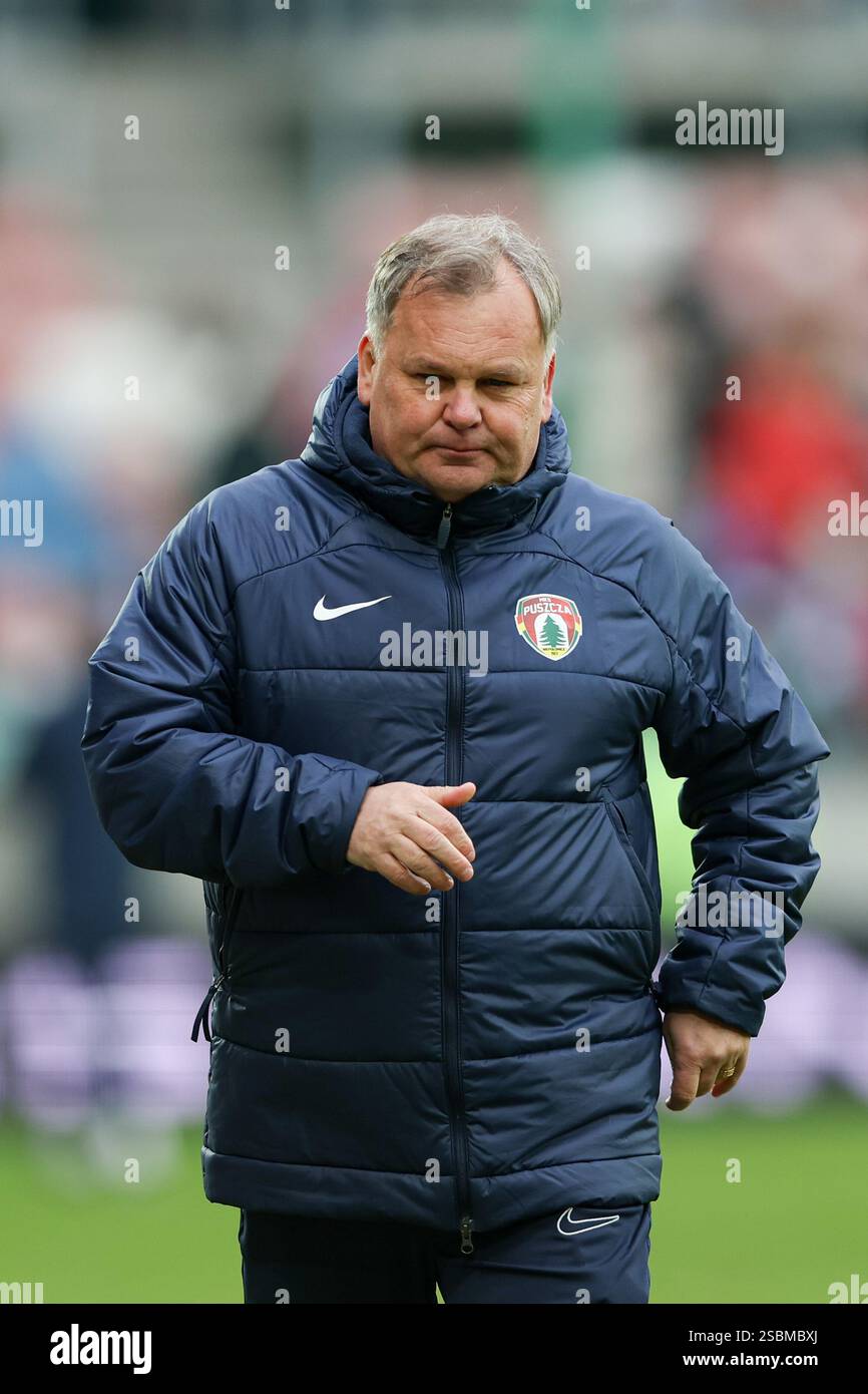 Zabrze, Polonia. 2 febbraio 2025. Allenatore Tomasz Tulacz del Puszcza Niepolomice visto durante la partita di calcio PKO BP Ekstraklasa 2024/2025 tra Gornik Zabrze e Puszcza Niepolomice all'Arena Zabrze. Punteggio finale; Gornik Zabrze 1:1 Puszcza Niepolomice. Credito: SOPA Images Limited/Alamy Live News Foto Stock