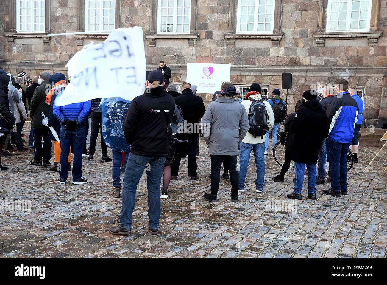 Copenaghen / Danimarca.,19 novembre 2020/ i maschi danesi hanno organizzato una manifestazione di protesta paterna destra hvor er far Where is father riguardo alla sua custodia dei figli dopo il divorzio. . Foto Stock