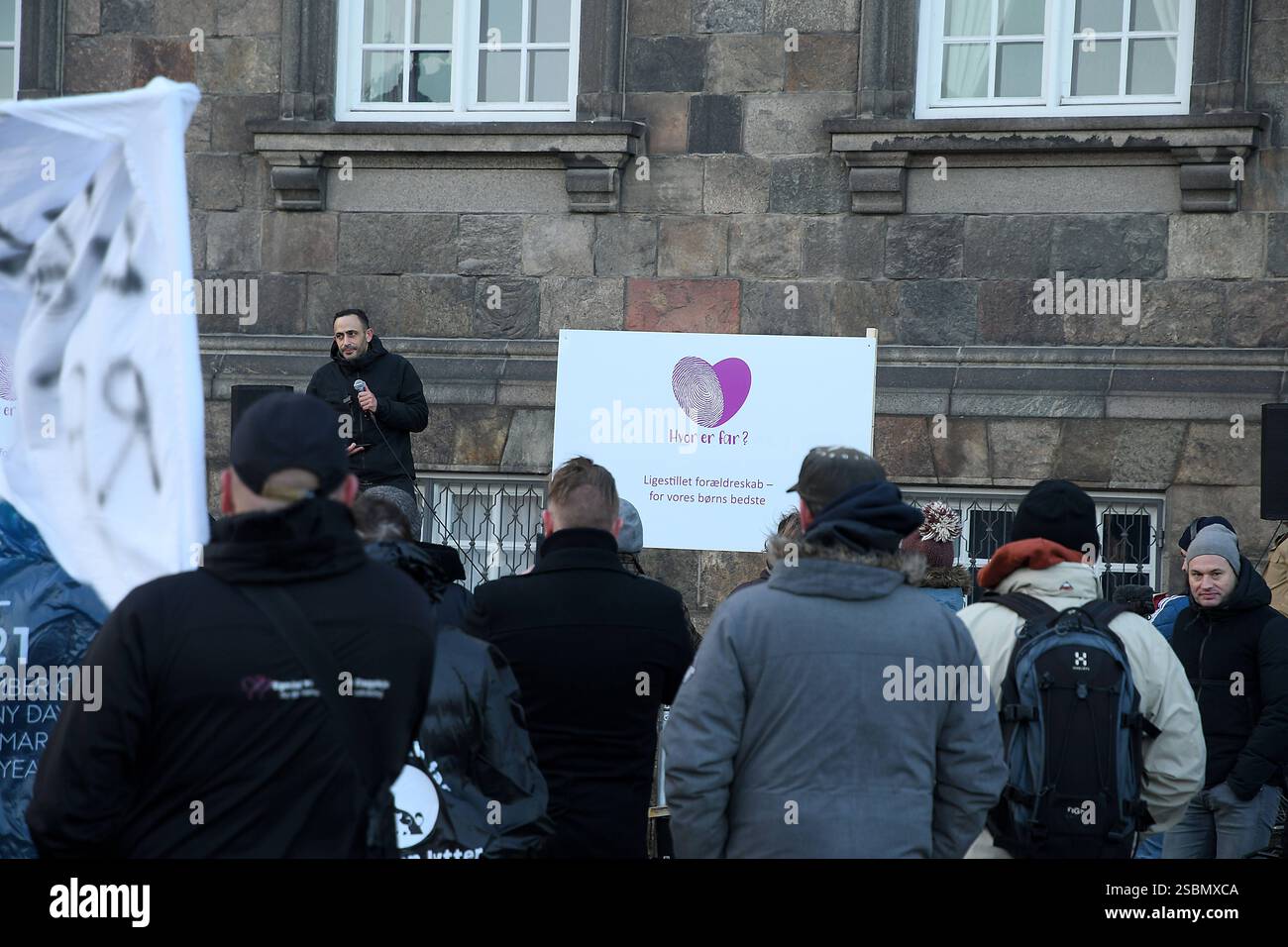 Copenaghen / Danimarca.,19 novembre 2020/ i maschi danesi hanno organizzato una manifestazione di protesta paterna destra hvor er far Where is father riguardo alla sua custodia dei figli dopo il divorzio. . Foto Stock