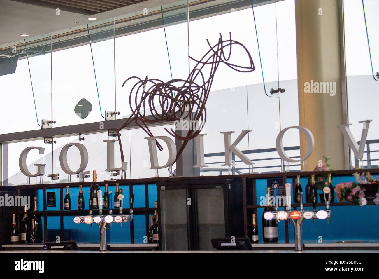 Ascot, Berkshire, Regno Unito. 6 settembre 2024. Un bar nella tribuna del Big Food and Festival Weekend supportato da Chapel Down all'ippodromo di Ascot nel Berkshire. Crediti: Maureen McLean/Alamy Foto Stock