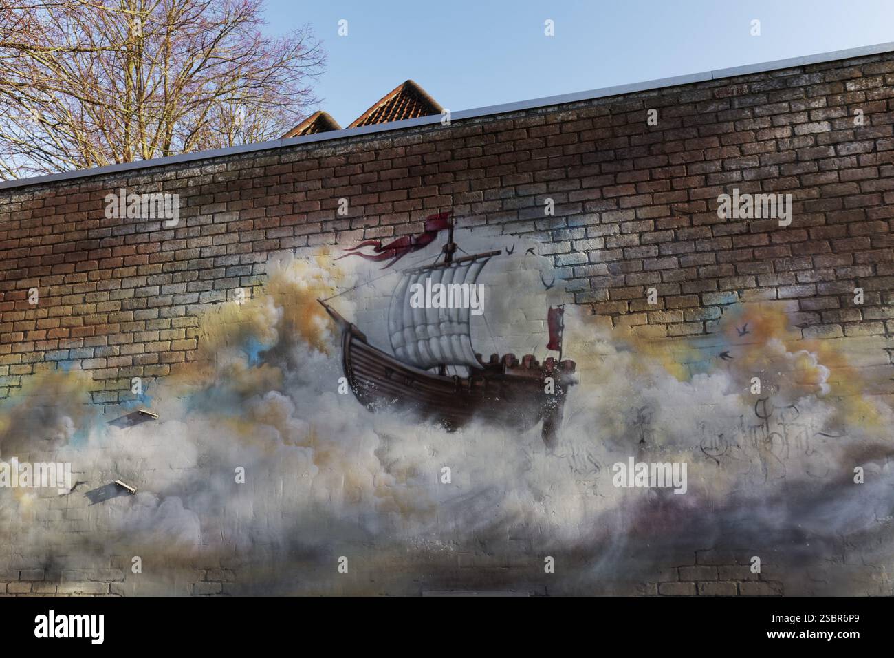 Storico veliero, a cremagliera, galleggiante in una nuvola, graffiti su un muro di mattoni, Bruges, Fiandre occidentali, Fiandre, Belgio, Europa Foto Stock