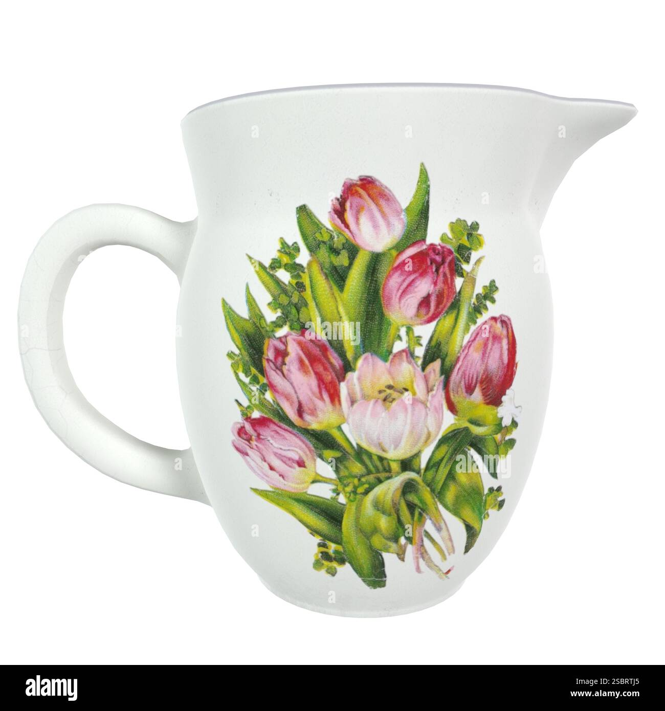 Una caraffa splendidamente realizzata con tulipani rosa vivaci e foglie verdi, perfetta per l'arredamento della casa. Foto Stock