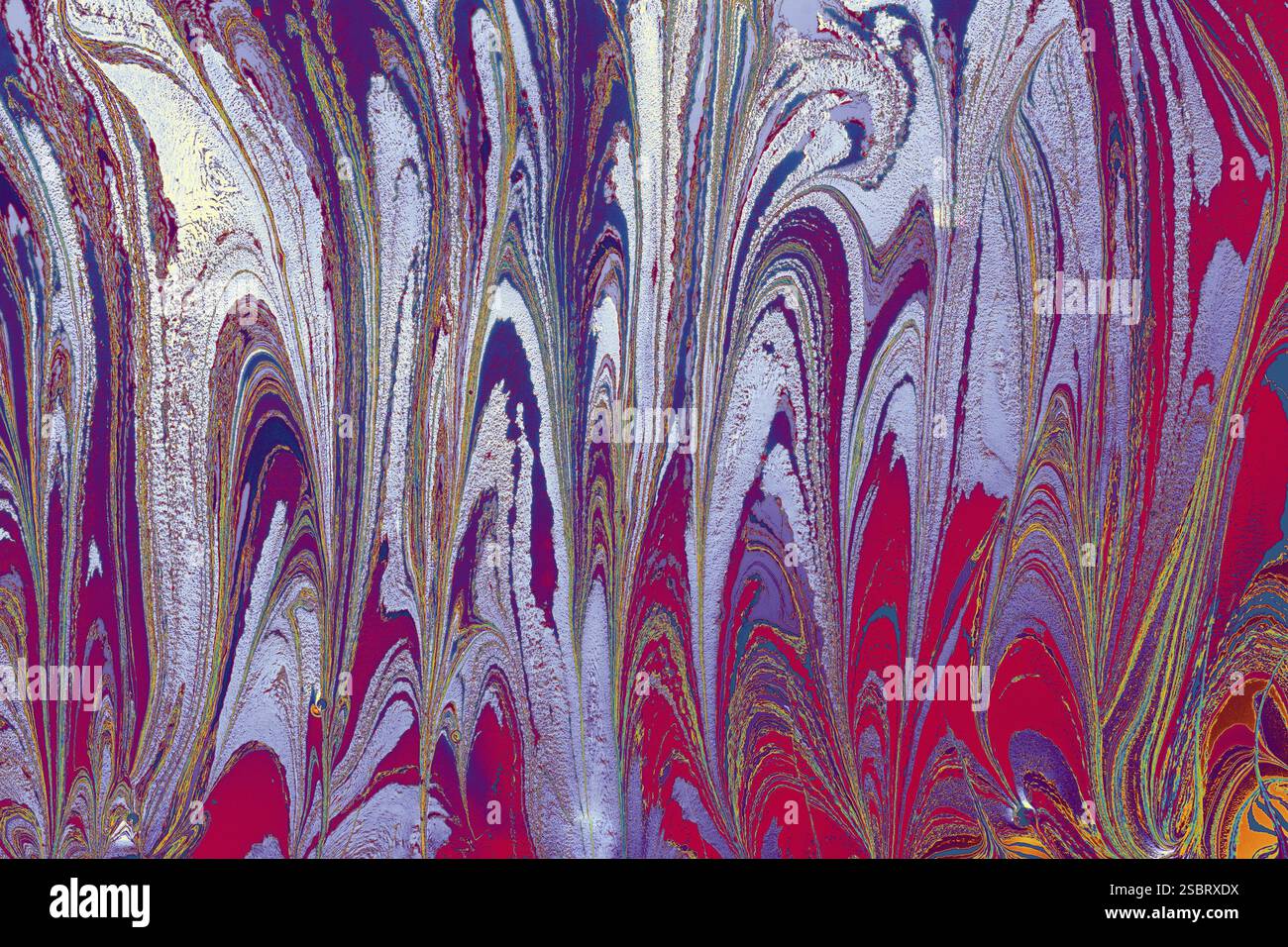 Bella arte astratta di tecniche di pittura di marbling Ebru sull'acqua con vernici acriliche Foto Stock