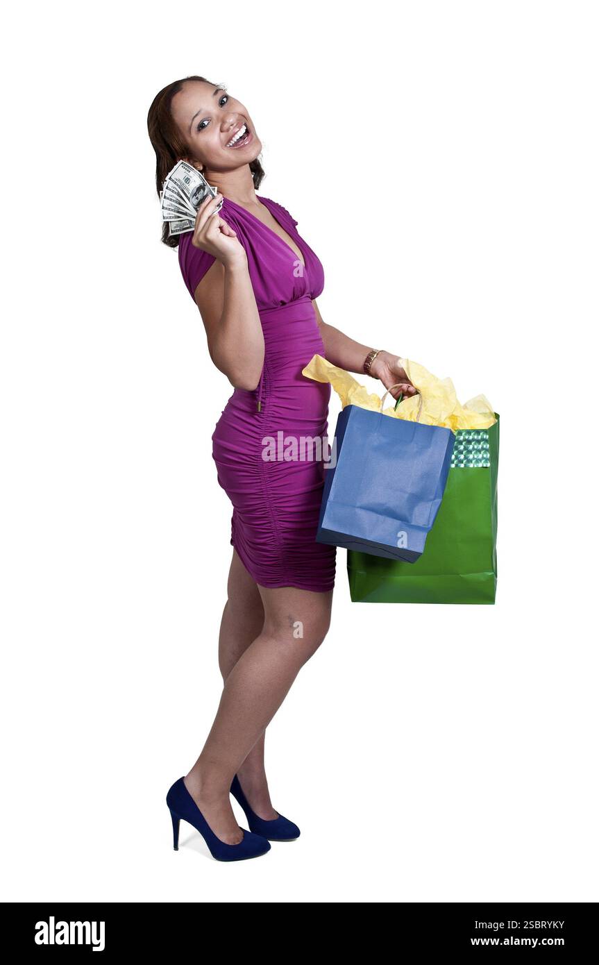 Bella donna tenendo una mano piena di 100 fatture del dollaro Foto Stock
