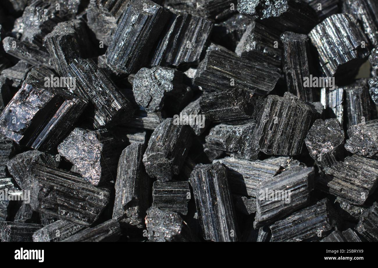 Roccia Naturale campione - materie del cristallo di tormalina nera (Schorl) gemma Foto Stock