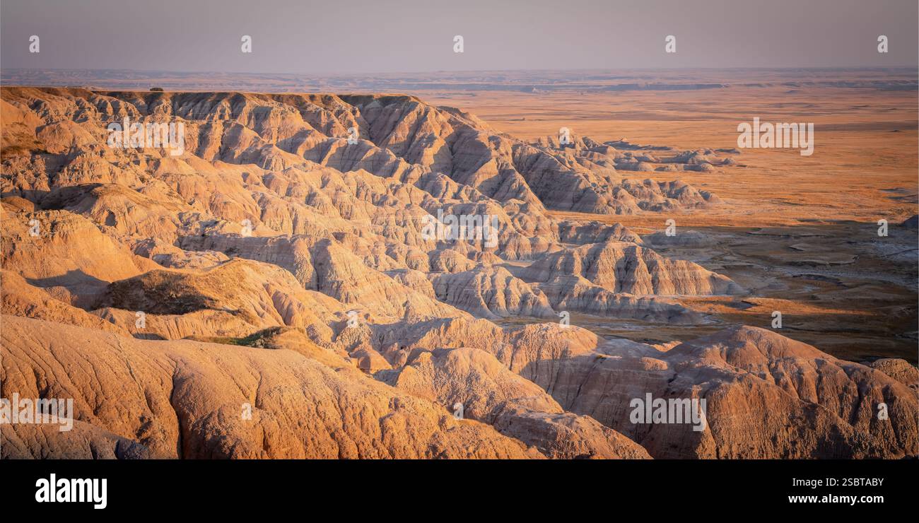 Alba sul Badlands National Park nel South Dakota a metà settembre Foto Stock