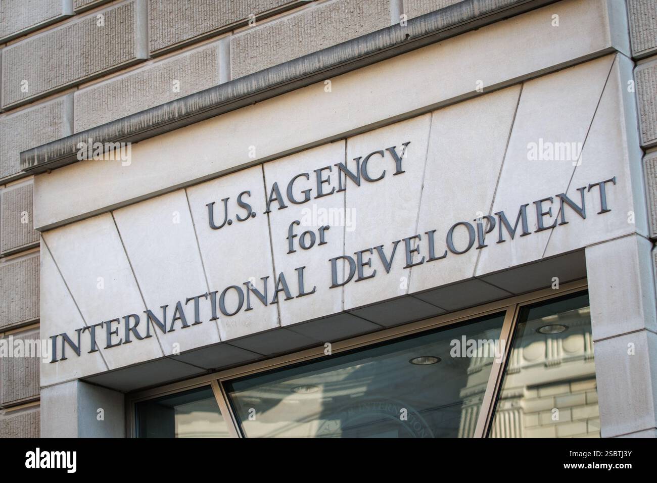 Washington, Stati Uniti. 4 febbraio 2025. Il quartier generale dell'Agenzia statunitense per lo sviluppo internazionale (USAID) si trova il 4 febbraio 2025 a Washington, DC Elon Musk, miliardario tecnologico e capo del Dipartimento di efficienza del governo (DOGE), ha dichiarato in un post sui social media che lui e il presidente degli Stati Uniti Donald Trump chiuderanno l'agenzia di assistenza straniera. (Foto di Samuel Corum/Sipa USA) credito: SIPA USA/Alamy Live News Foto Stock