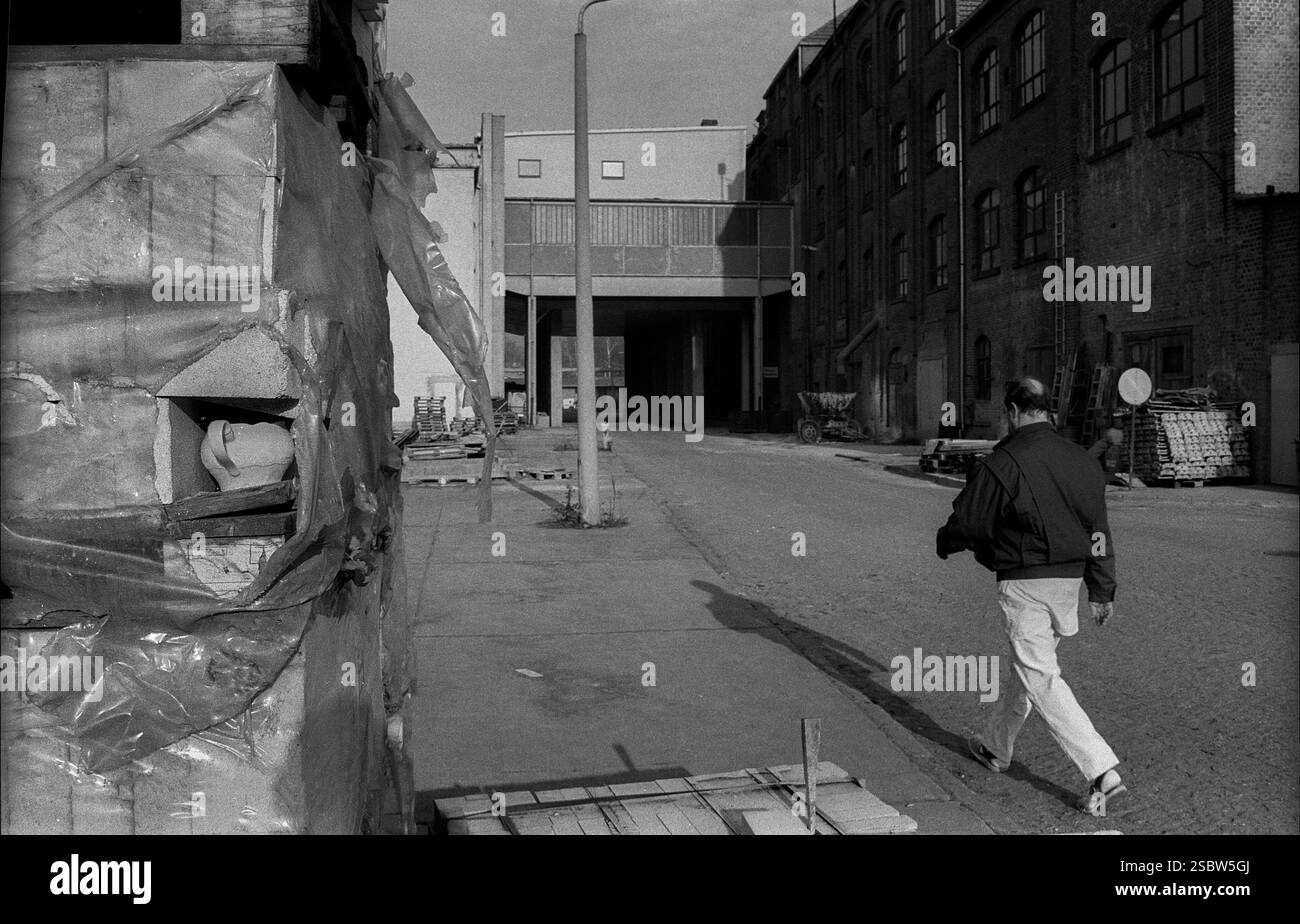 Porzellanwerk Kahla Deutschland, Kahla, 20.12.1991, Porzellanwerk Kahla, Werkshof, verpacktes Porzellan, Â *** Porzellanwerk Kahla Germania, Kahla, 20 12 1991, Porzellanwerk Kahla, cantiere, porcellana confezionata, Â Foto Stock