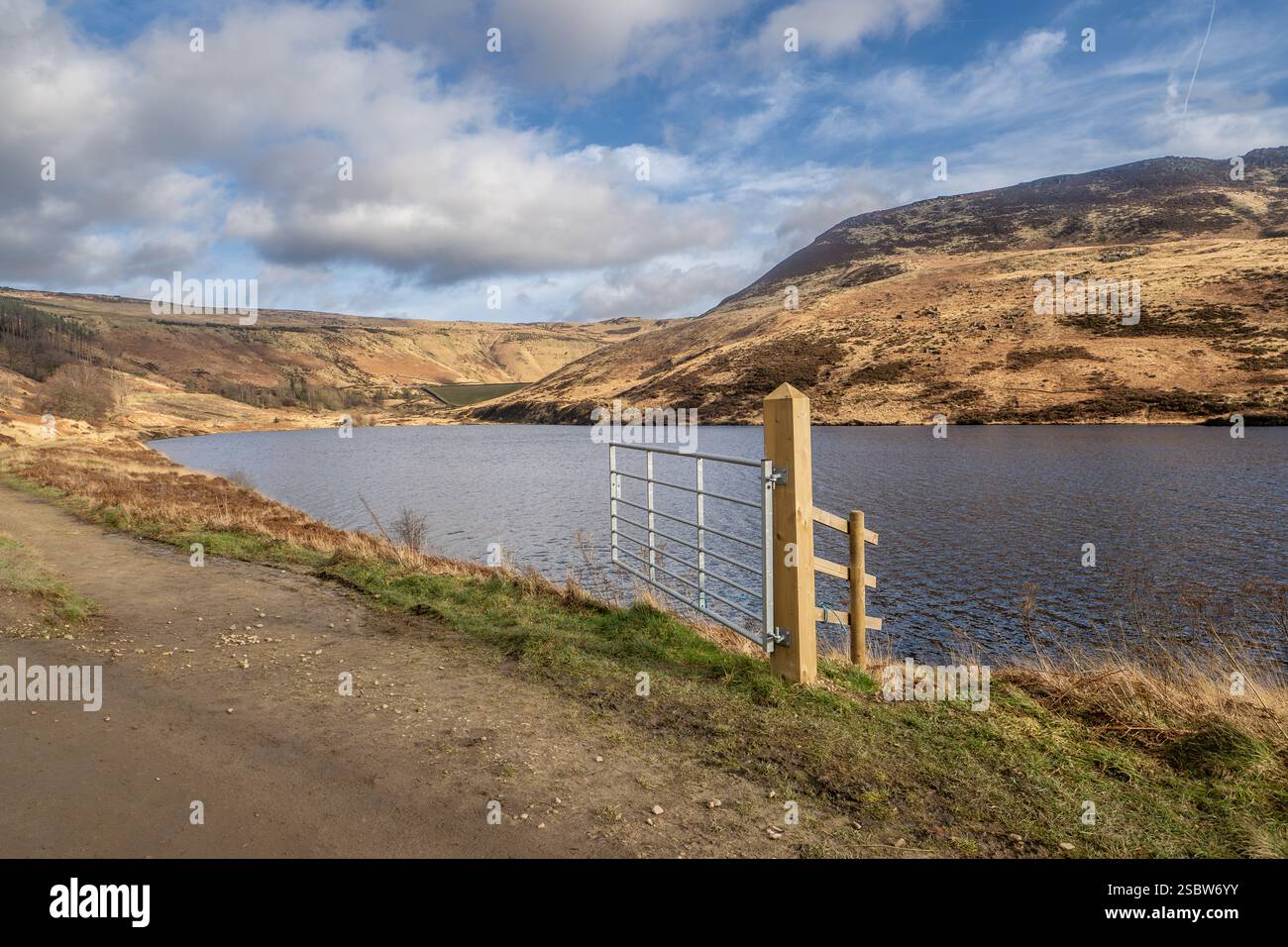 Il dove Stone Reservoir si trova alla convergenza delle valli del Greenfield e del Chew Brooks sopra il villaggio di Greenfield, sul Saddleworth Moor in Foto Stock