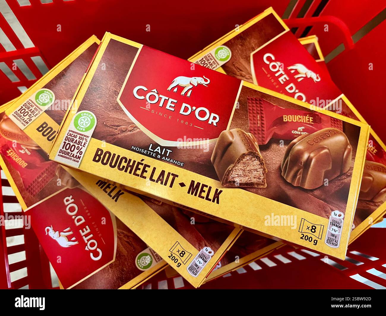 Mini scatole di imballaggio rosse di cioccolato belga Cote D'Or Foto Stock