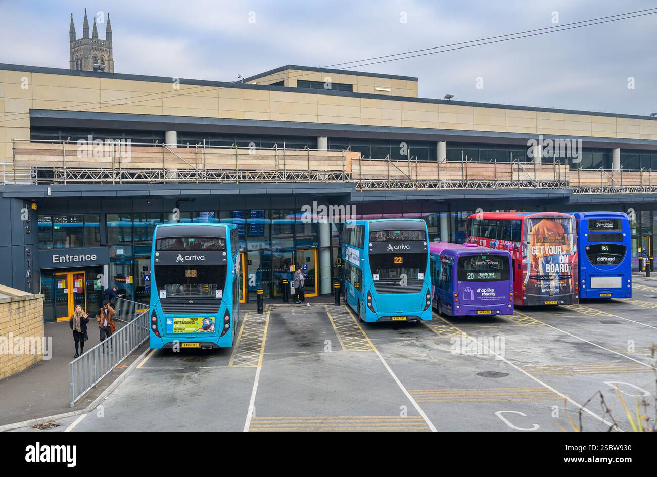 Gli autobus sono parcheggiati alla stazione degli autobus di Durham Foto Stock