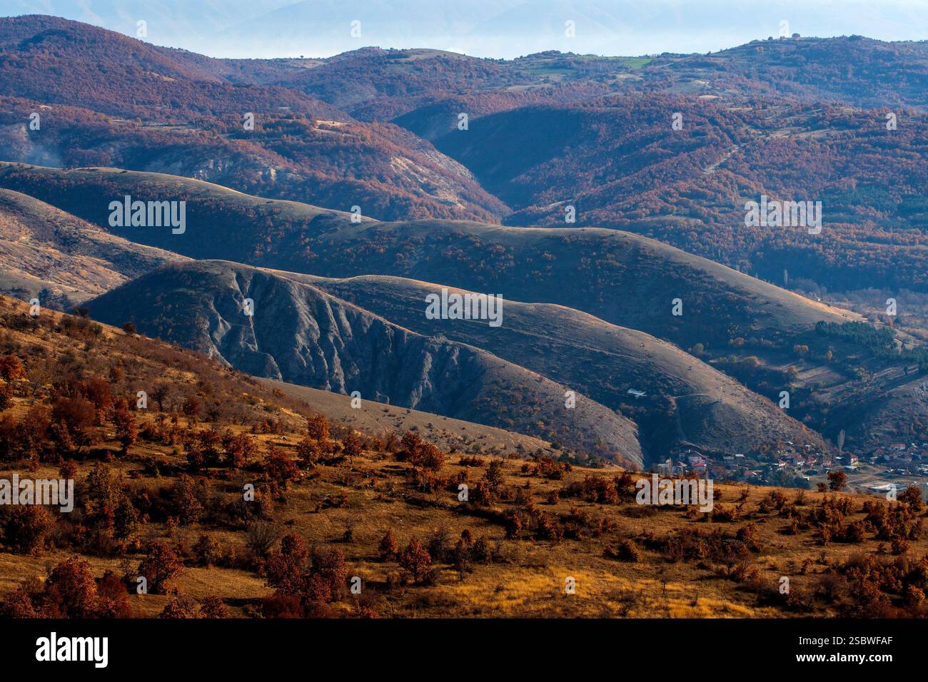 Livelli ascendenti: Colline autunnali della Macedonia Foto Stock