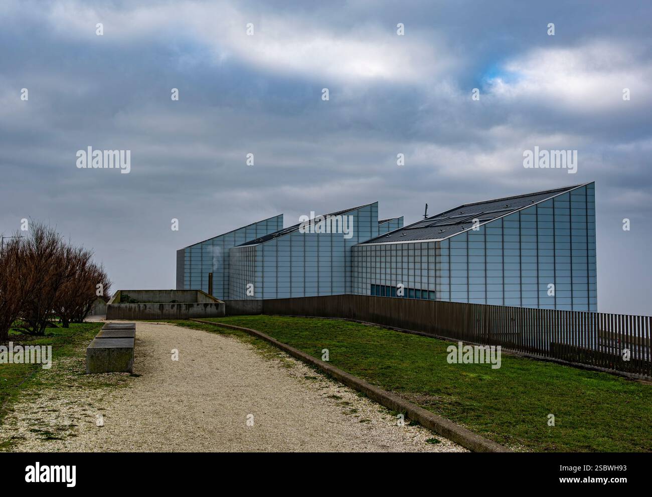 Il Turner Contemporary Museum, visto da dietro in una giornata nuvolosa Foto Stock