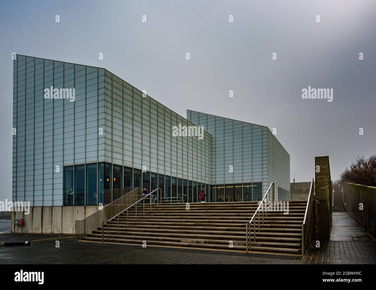 Vista frontale del Margate Turner Contemporary in una giornata nuvolosa Foto Stock