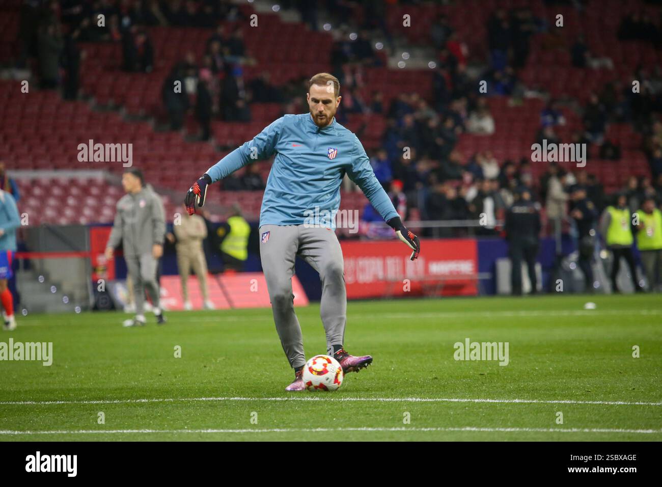 Madrid, Spagna, 4 febbraio 2025: Il portiere dell'Atlético de Madrid Jan Oblak (13) si scalda durante la finale della Copa de SM El Rey 1/4 tra il Club Atlético de Madrid e il Getafe CF il 4 febbraio 2025 al Riyadh Air Metropolitano di Madrid, Spagna. Crediti: Alberto Brevers / Alamy Live News. Foto Stock