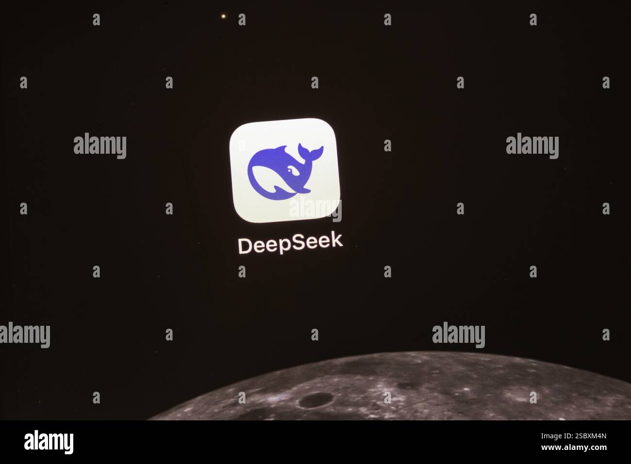 Logo della Start-up cinese DeepSeek sul display di un iPhone. Germania Foto Stock