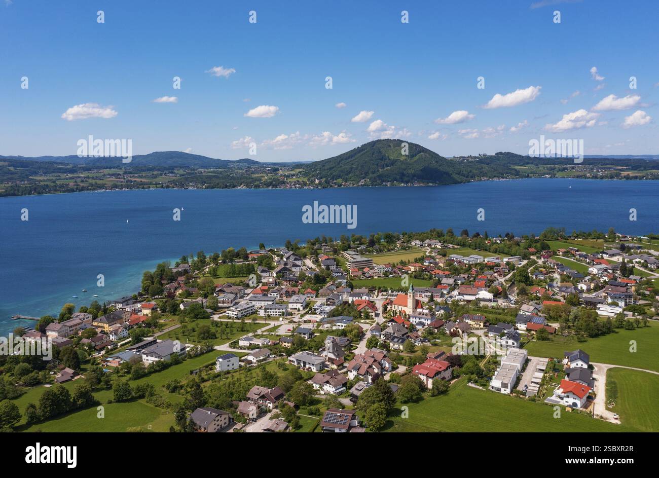 Immagine drone, Weyregg am Attersee, Salzkammergut, alta Austria, Austria, Europa Foto Stock