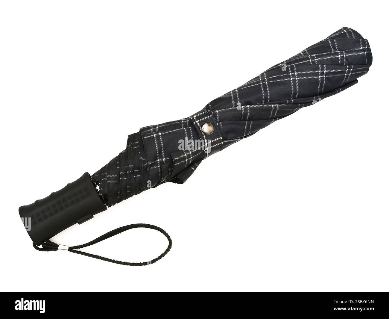 Ombrello singolo chiuso su sfondo bianco Foto Stock