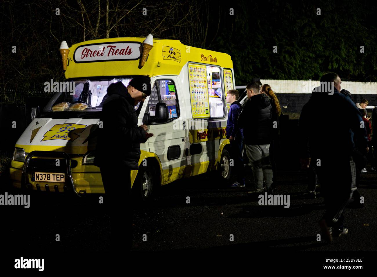 Merthyr Town contro Basingstoke Town nella Southern League Premier Division South a Penydarren Park il 4 febbraio 2025. Foto Stock
