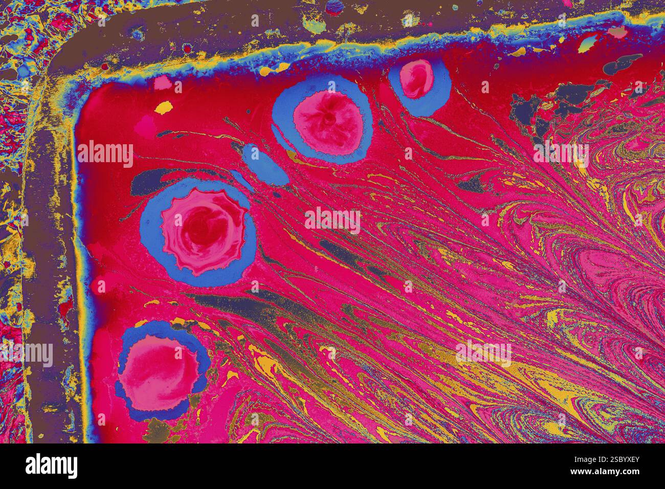 Bella arte astratta di tecniche di pittura di marbling Ebru sull'acqua con vernici acriliche Foto Stock