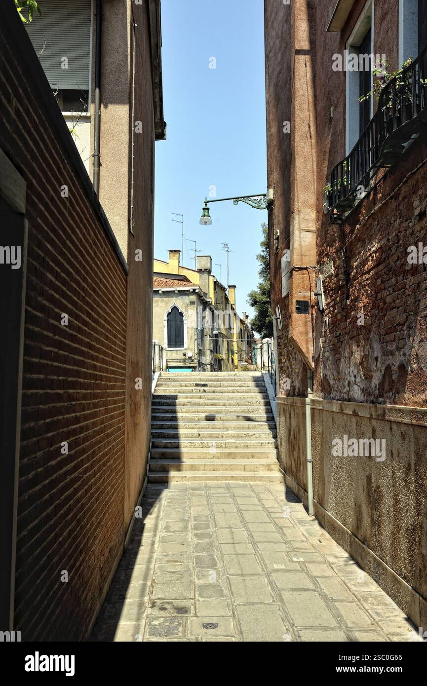 Strada a Venezia. Giornata di sole Foto Stock