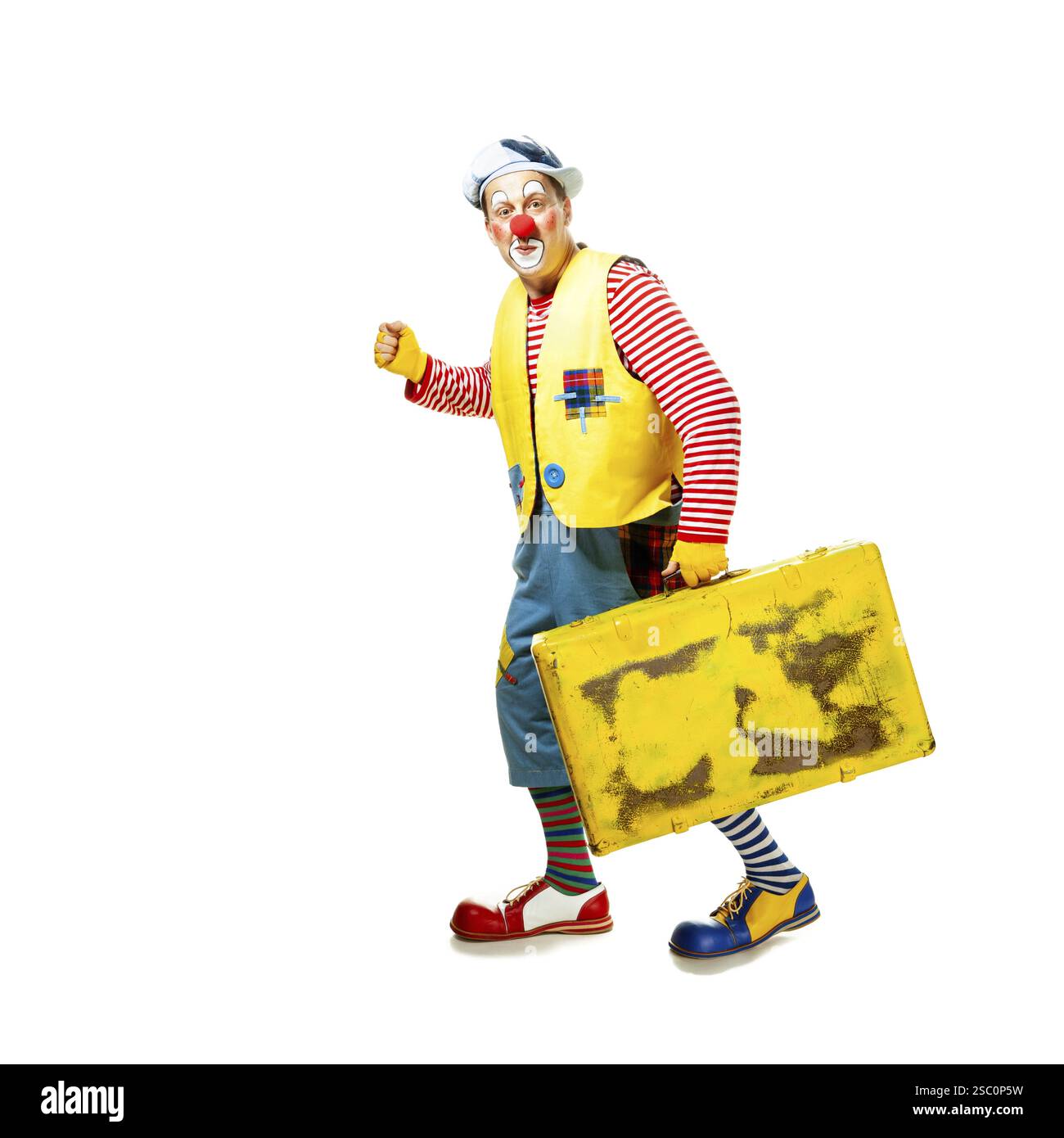 Un buffo clown con un'espressione gioiosa e sorridente, isolato su sfondo bianco Foto Stock
