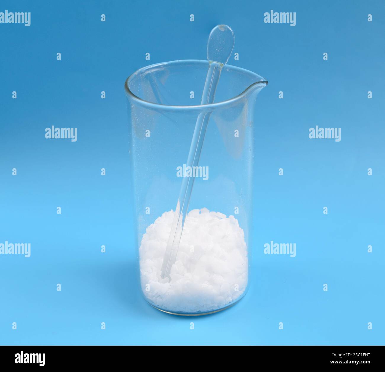 L'acido benzoico è un composto organico solido bianco o incolore con la formula C6H5COOH Foto Stock