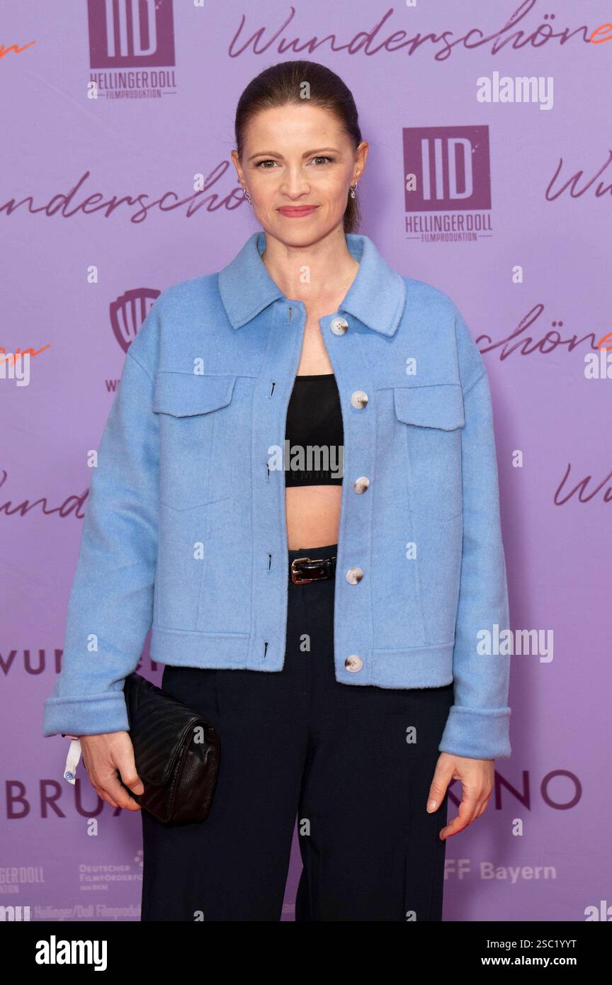 Jennifer Ulrich bei der Weltpremiere des Kinofilms Wunderschöner im Zoo Palast. Berlino, 04.02.2025 *** Jennifer Ulrich alla prima mondiale del film Wunderschöner allo Zoo Palast Berlin, 04 02 2025 foto:XJ.xKnowlesx/xFuturexImagex wunderschoener_5289 Foto Stock