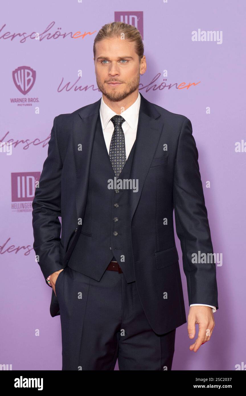 Rurik Gislason bei der Weltpremiere des Kinofilms Wunderschöner im Zoo Palast. Berlino, 04.02.2025 *** Rurik Gislason alla prima mondiale del film Wunderschöner allo Zoo Palast Berlin, 04 02 2025 foto:XJ.xKnowlesx/xFuturexImagex wunderschoener_5291 Foto Stock