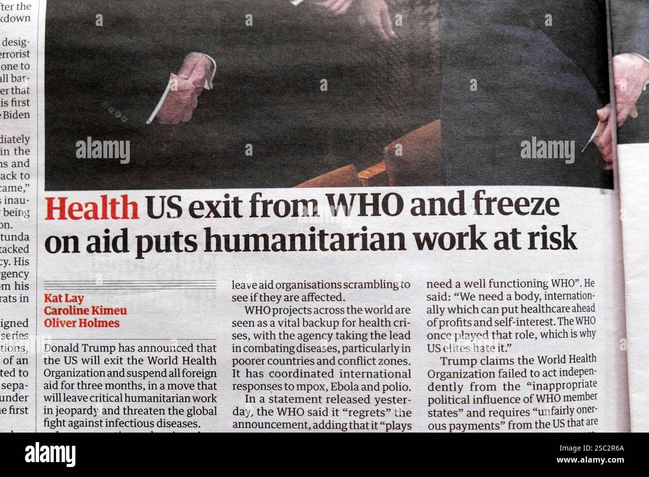 "Salute uscita degli Stati Uniti dall'OMS e congelamento degli aiuti mette a rischio il lavoro umanitario" titolo del quotidiano Guardian aiuto finanziario articolo 22 gennaio 2025 Regno Unito Foto Stock