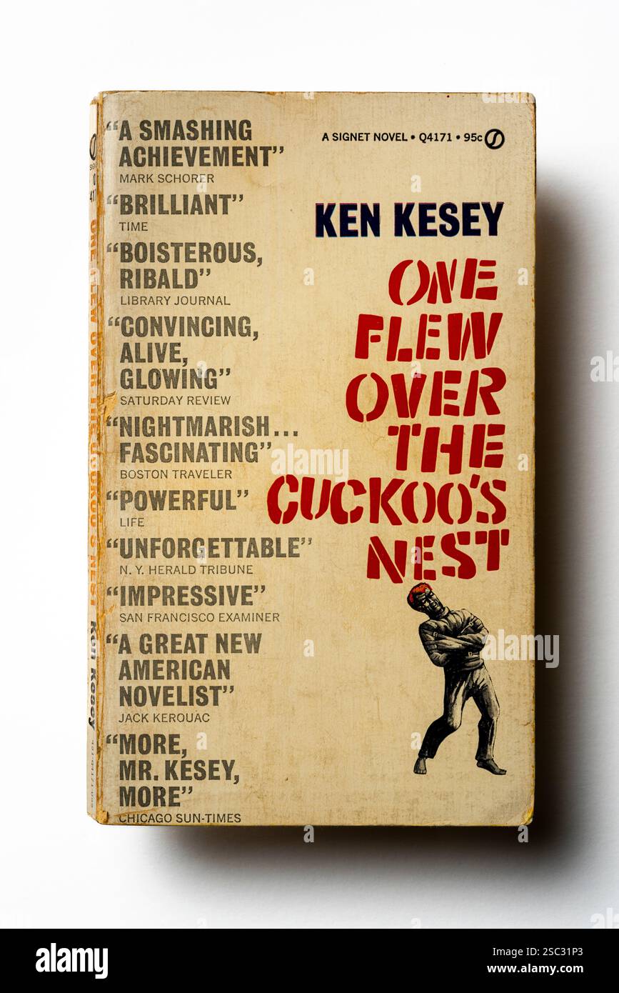 Il libro cartaceo 1962 della sedicesima edizione di One Flew Over the Cuckoo's Nest di Ken Kesey è un classico letterario vintage: Phillip Roberts Foto Stock