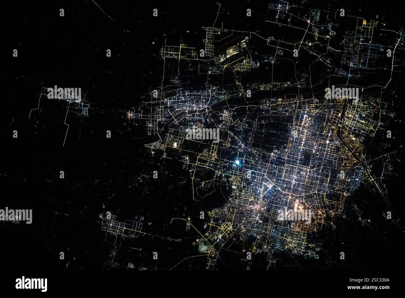 Luci della città di notte, l'ISS vola nella provincia di Shaanxi, in Cina Foto Stock
