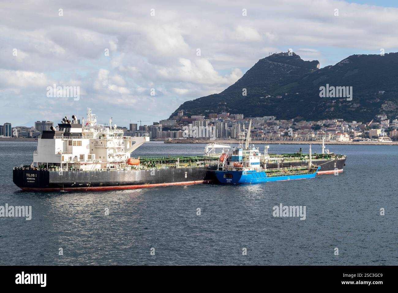 TILOS I. IMO 9800271 e NAXOS II (IMO 9371335) entrando a Gibilterra. Foto Stock