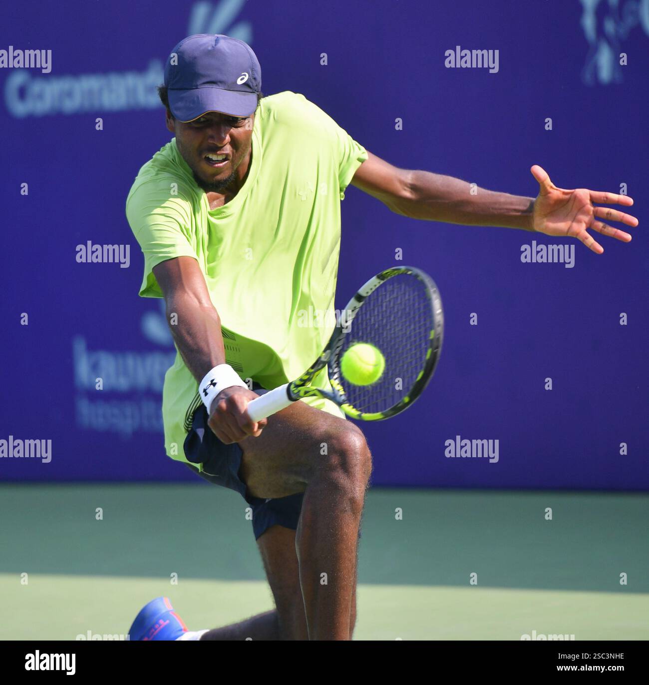 Chennai, India. 4 febbraio 2025. Duje Ajdukovic attualmente classificato No. 158 globalmente soccombé alla svedese Elias Ymer classificato No. 332, 6-2, 6-7, 6-2 nell'ATP Challenger di Chennai, India. Credito: Ranjith Kumar/Alamy Live News. Foto Stock