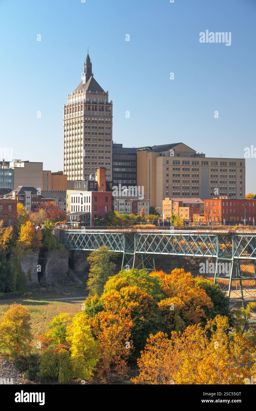Rochester, New York, USA con Pont de Rennes Bridge nella stagione autunnale. Foto Stock