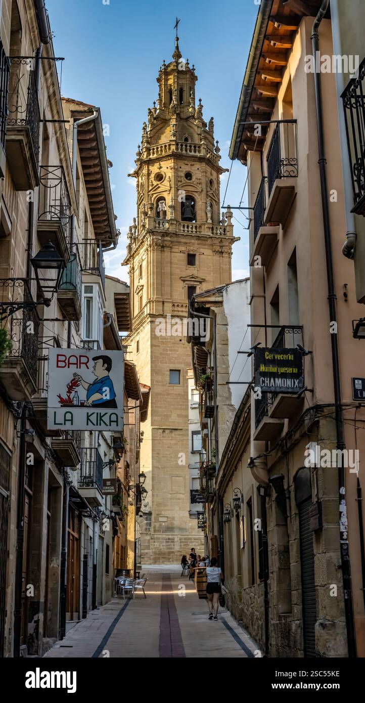 Strade di Haro, la Rioja, Spagna. Luglio 2021 Foto Stock
