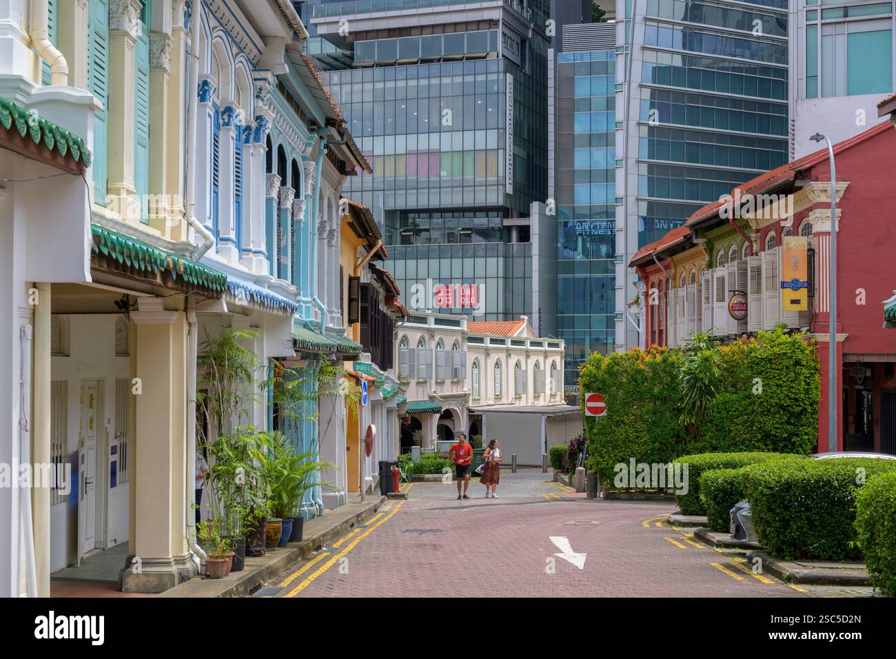 Case storiche colorate lungo Emerald Hill Road a Singapore. Foto Stock