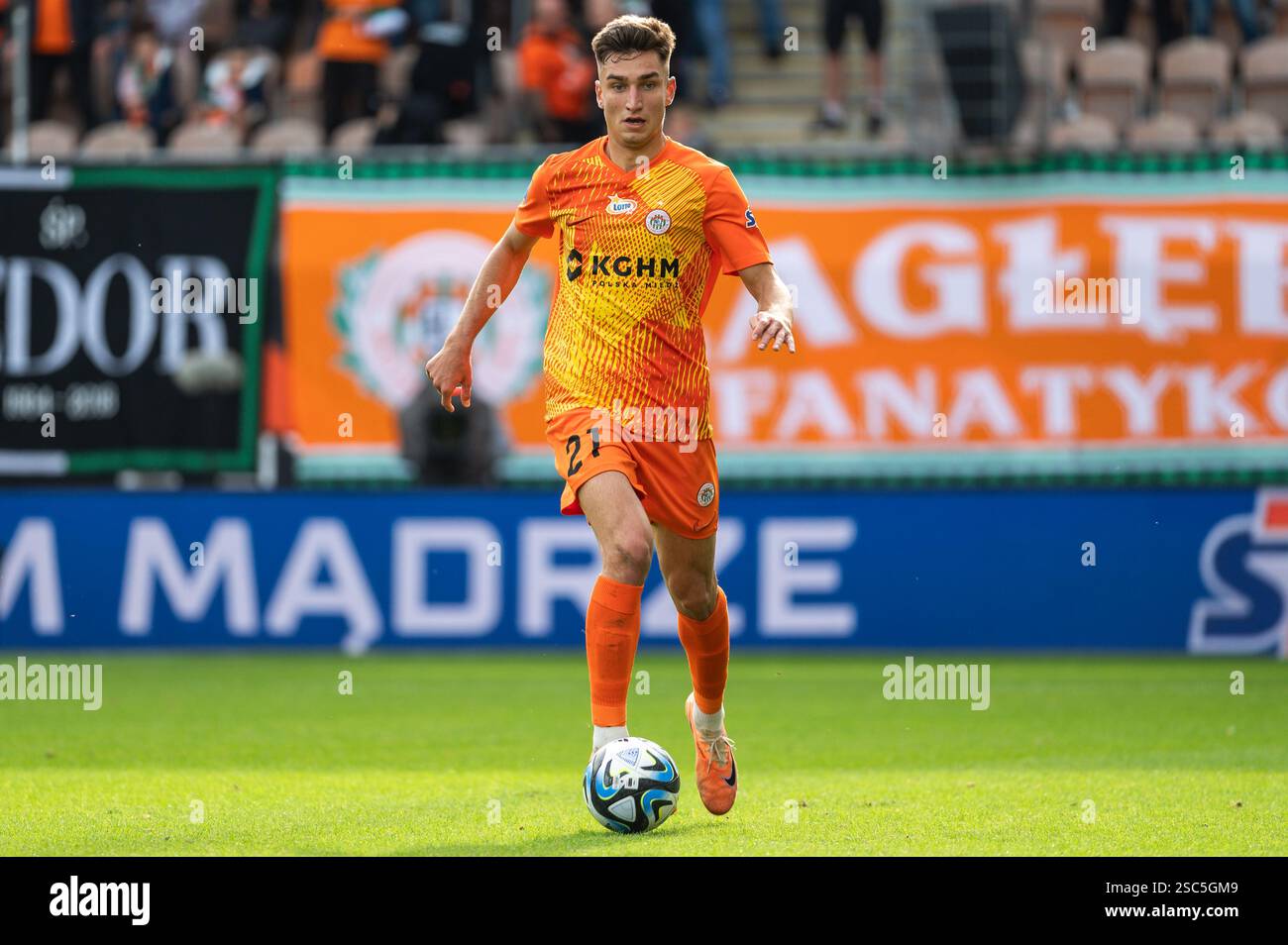 LUBIN, POLONIA - 29 OTTOBRE 2023: Partita di calcio polacca PKO Ekstraklasa tra KGHM Zaglebie Lubin e Radomiak Radom 2:3. In azione Tomasz Pienko. Foto Stock