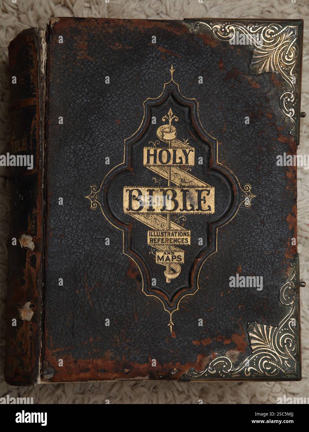Antica Bibbia della famiglia illustrata del XIX secolo - la Sacra Bibbia con commenti di Scott ed Enrico contenente anche molte migliaia di critiche Foto Stock