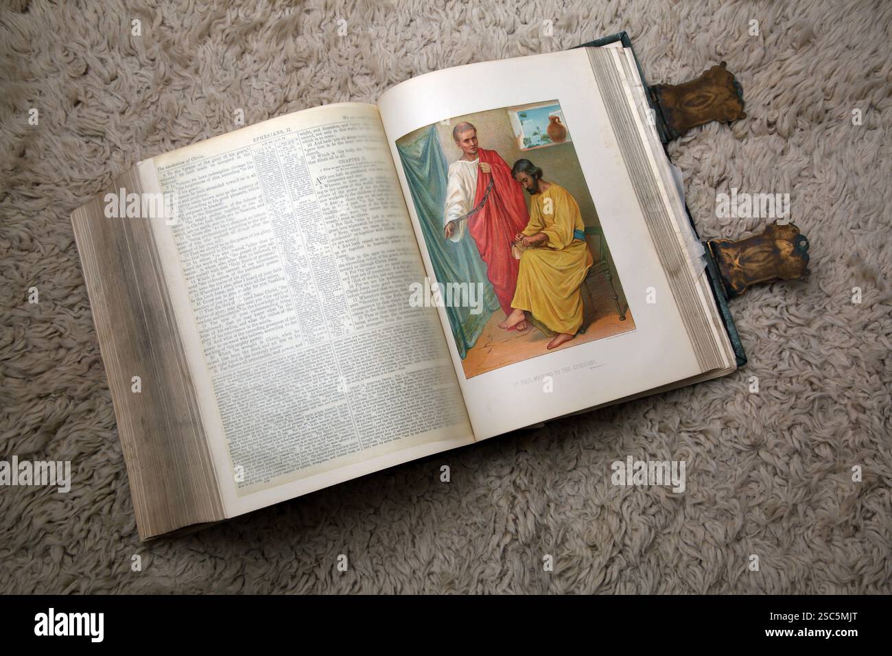 Illustrazione di San Paolo che scrive agli Efesini (Epistola degli Efesini) mentre era imprigionato a Roma nell'antichità del XIX secolo il Nat illustrato Foto Stock