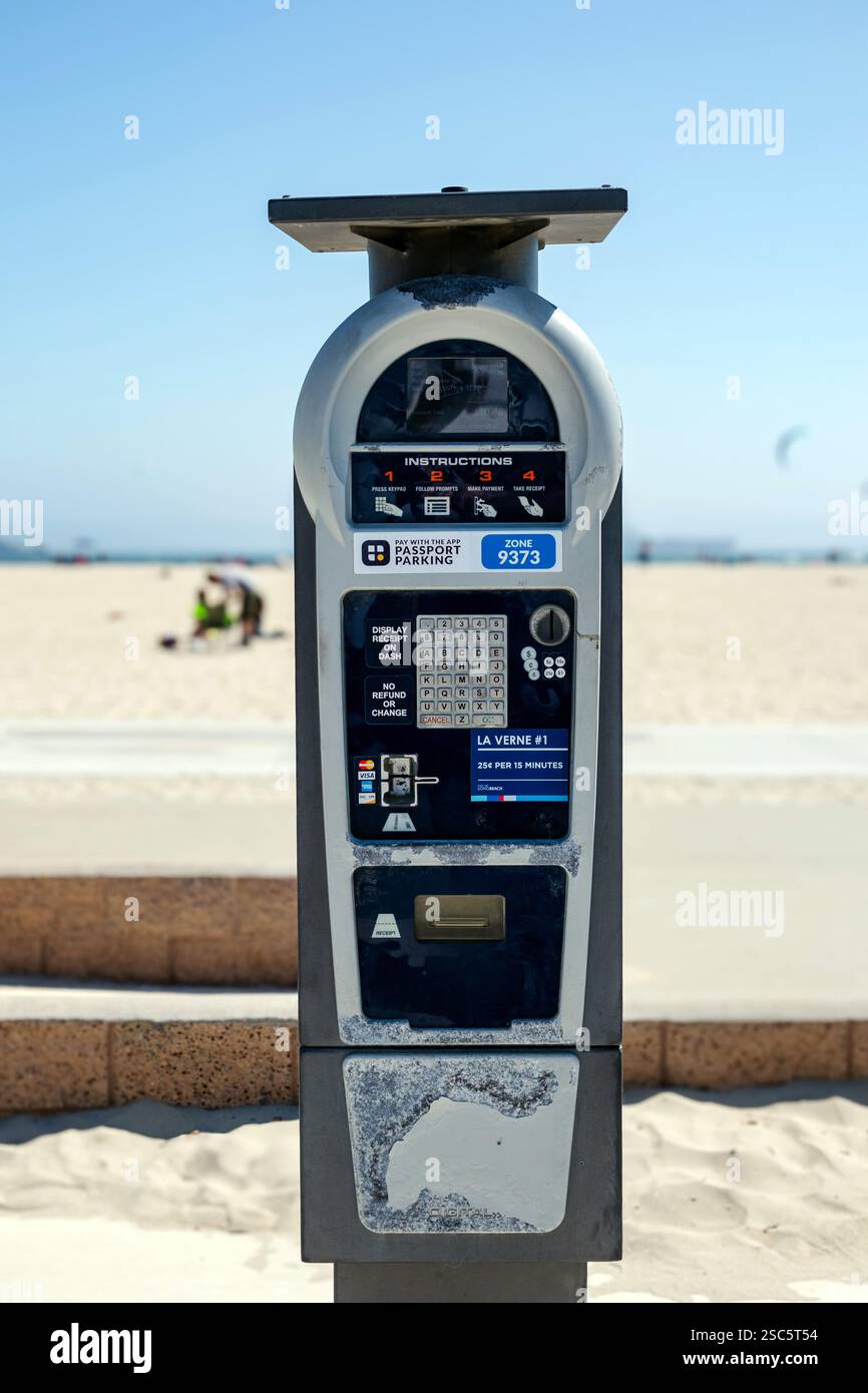 Parchimetro in una spiaggia di Long Beach, California, USA Foto Stock