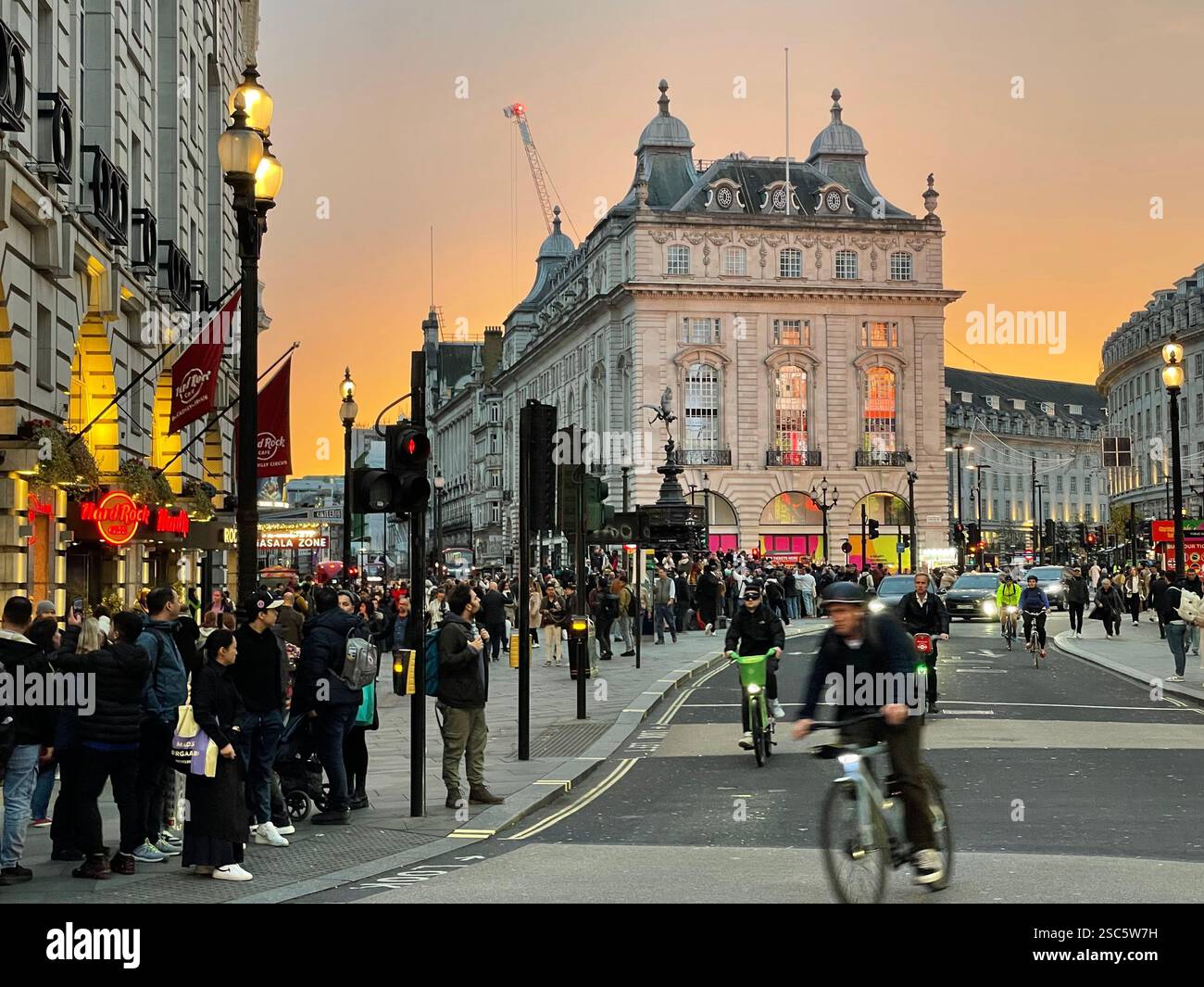 Piccadilly Circus al tramonto, Londra Foto Stock