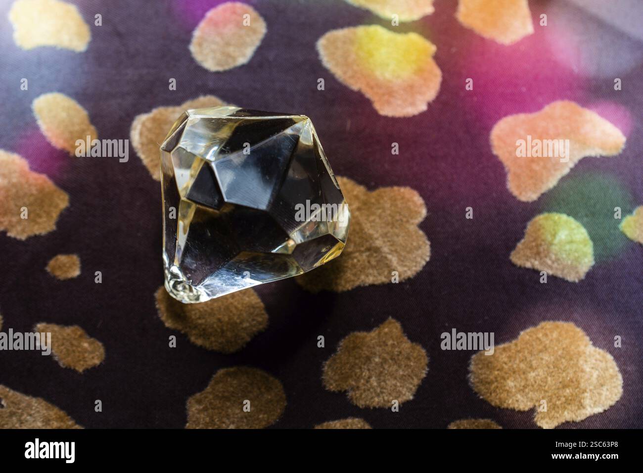 Concetto per il miglior design di gemma di diamante, diamante falso Foto Stock
