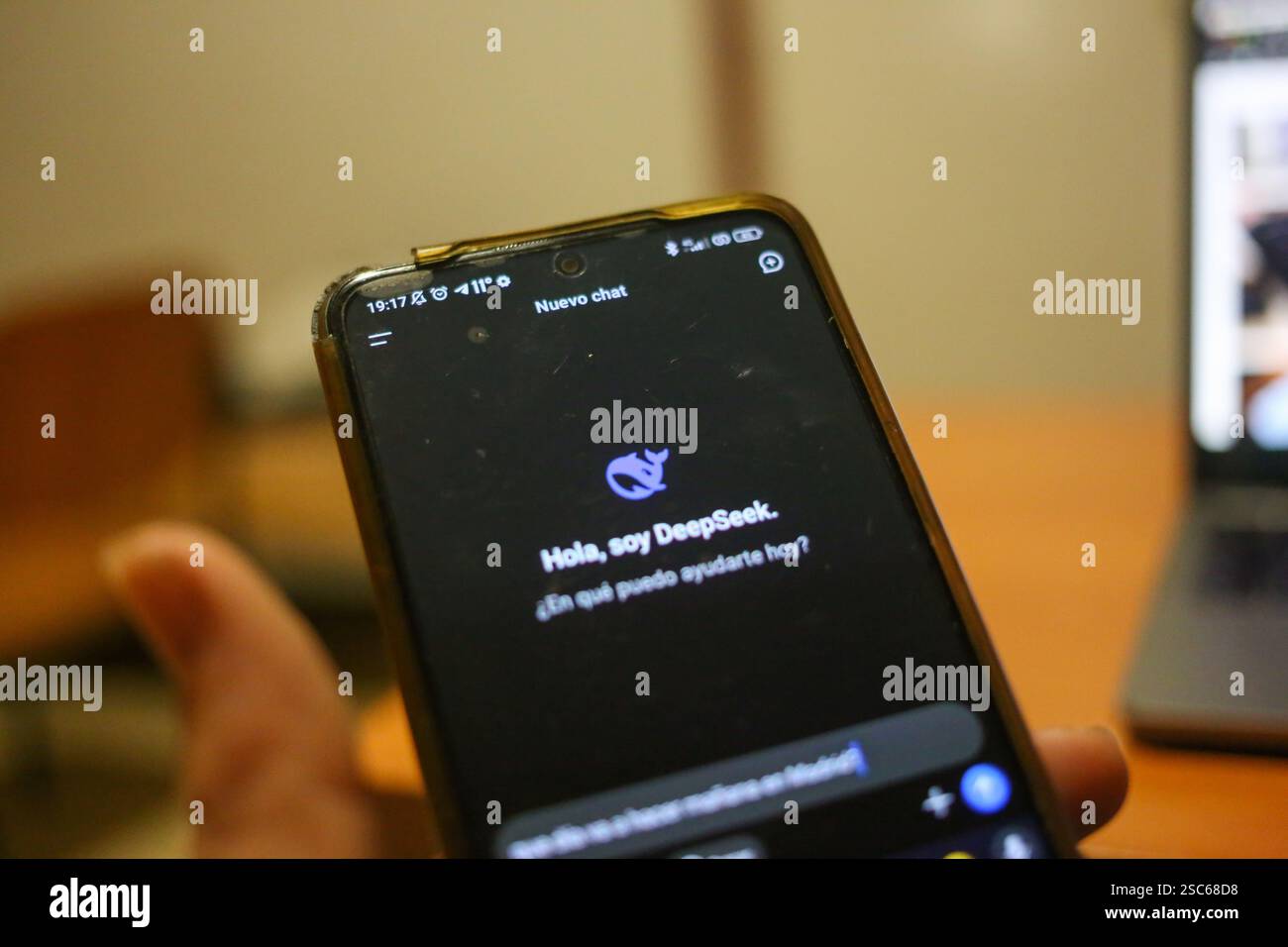 Carabanchel, Spagna, 3 febbraio 2025: La schermata principale della chat con l'intelligenza artificiale durante Deepseek, l'assistente cinese di intelligenza artificiale che ha detronizzato Chatgpt, il 3 febbraio 2025, a Carabanchel, Spagna. Crediti: Alberto Brevers / Alamy Live News. Foto Stock
