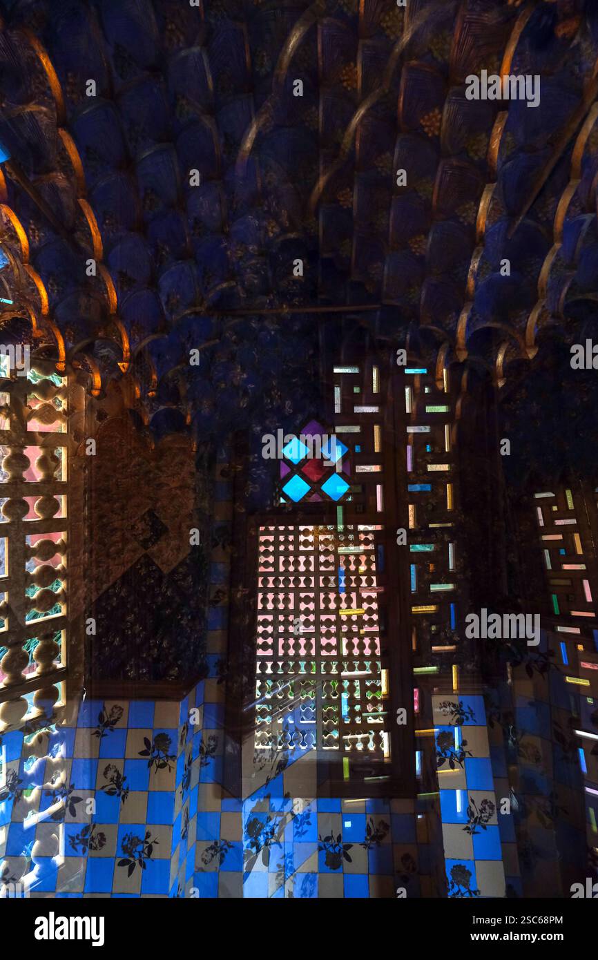 Interno della Casa Vicens Gaudí a Barcellona, Spagna Foto Stock