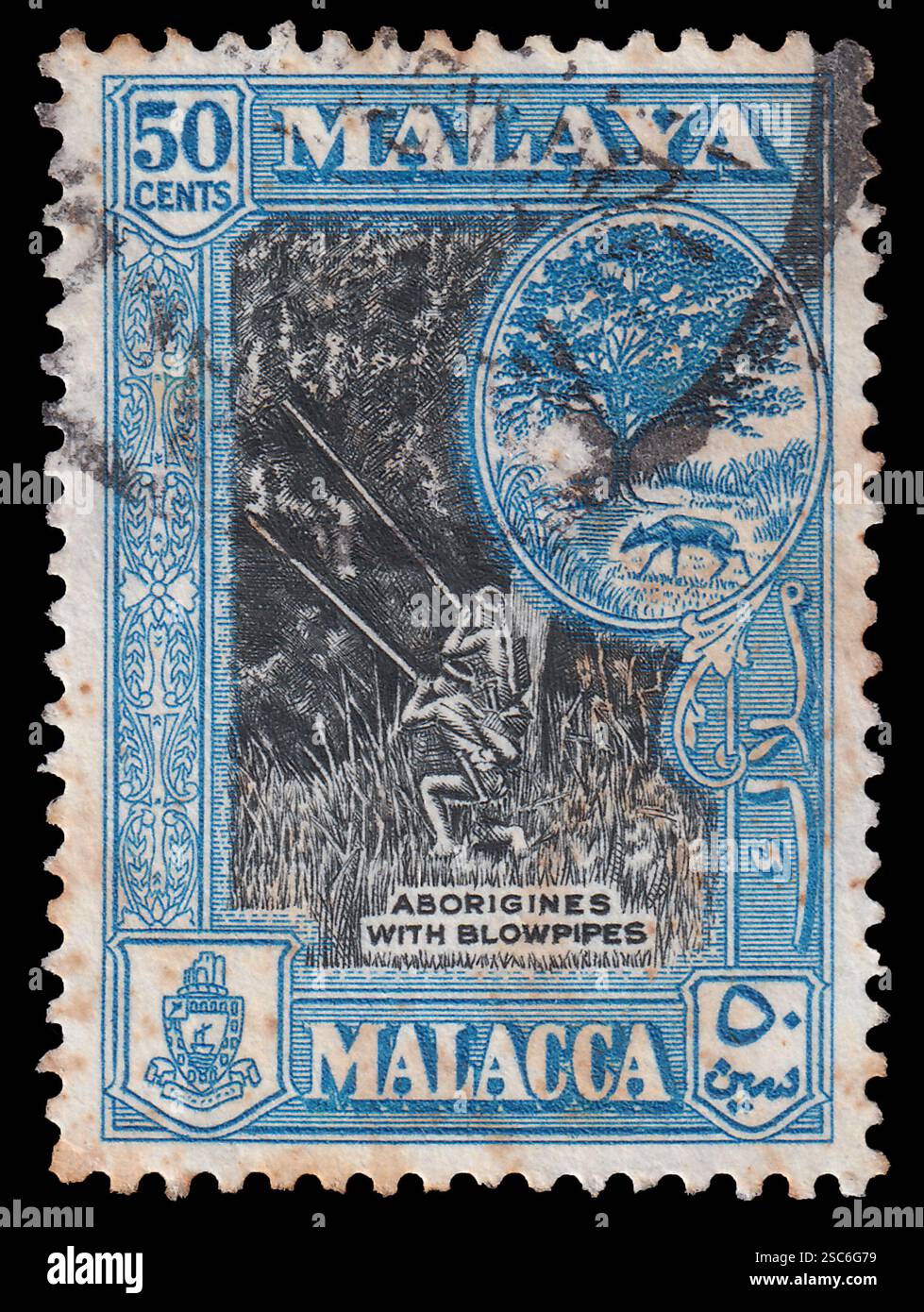 Malesia - circa 1960: Francobollo illustrazione di aborigeni con boccette e animale da mousedeer. Foto Stock