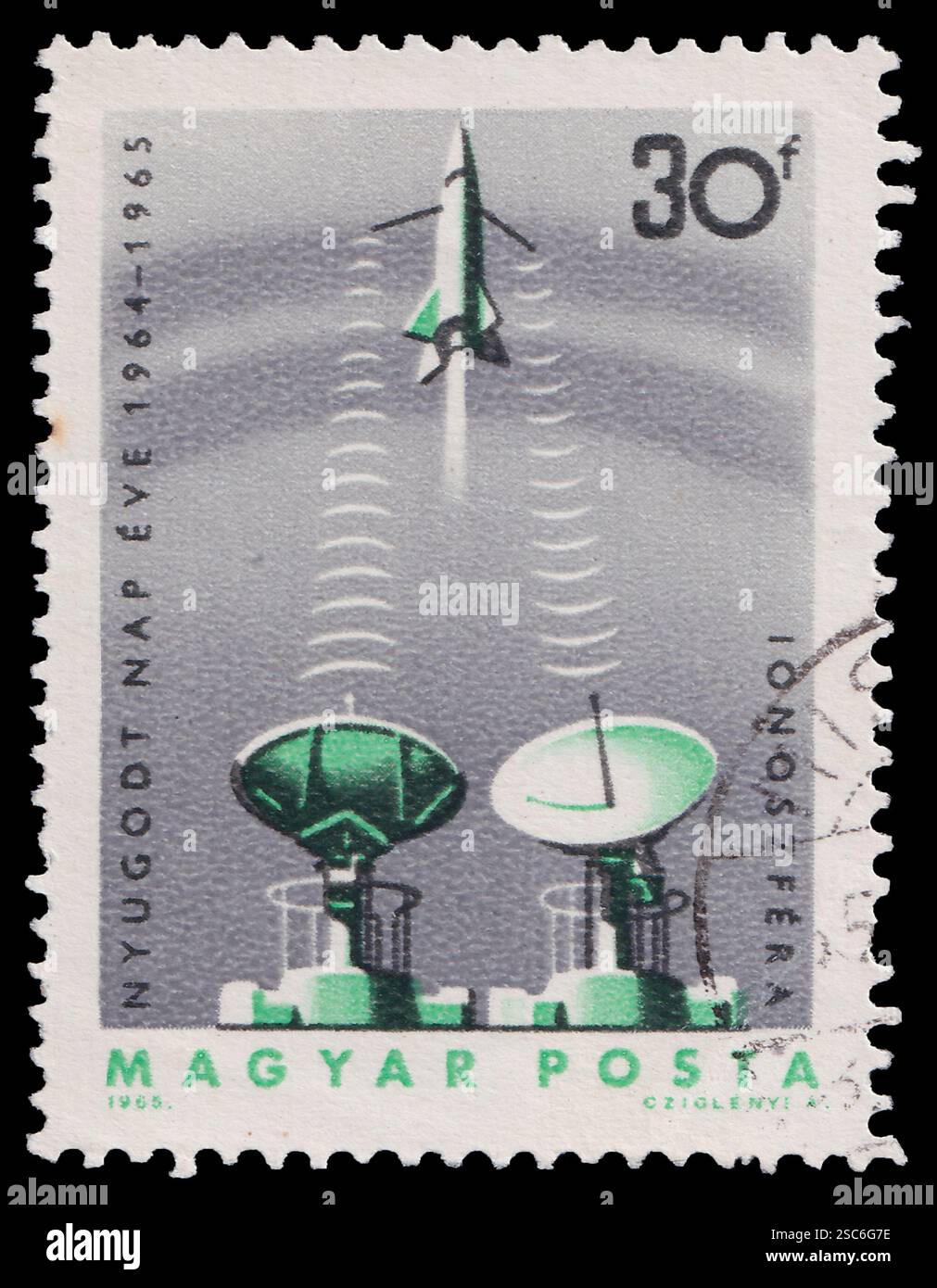 Ungheria - 1965 circa: Francobollo con illustrazione d'epoca del razzo spaziale di tracciamento radar. Foto Stock