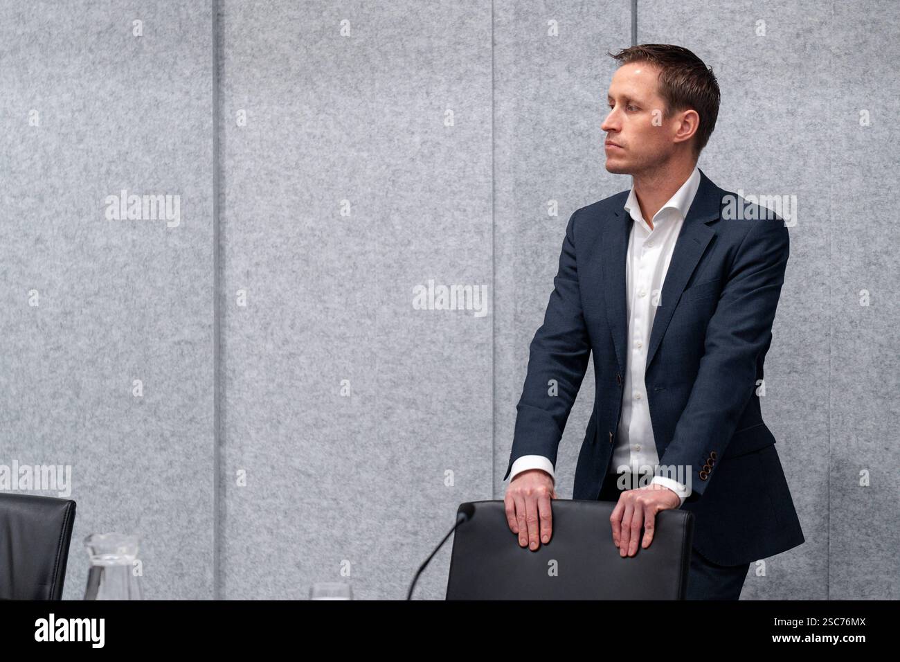 2025-02-05 Dutch Tweede Kamer Plenary Debate DEN HAAG, PAESI BASSI - 5 FEBBRAIO: Michiel van Nispen SP durante un dibattito della Commissione presso Tweede Kamer il 5 febbraio 2025 a Den Haag, Paesi Bassi Den Haag Tweede Kamer Paesi Bassi contenuto non disponibile per la ridistribuzione nei Paesi Bassi direttamente o indirettamente tramite terzi. Copyright: XJohnxBeckmannx Foto Stock